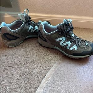 Merrell women’s hiking shoe in blue and grey - size 7.5